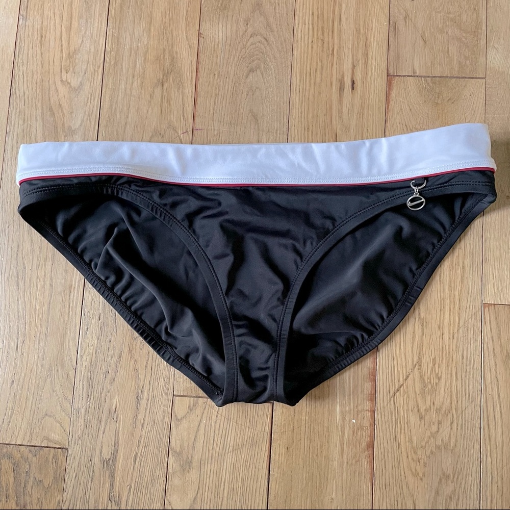 NIKE Bikini Swim Bottoms -New Condition,Never worn